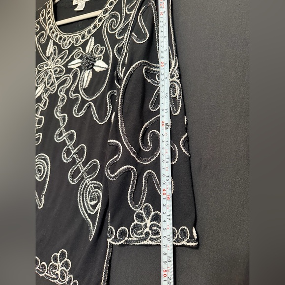 Lauren Michelle Black Top with White & Black Embroidery Ribbon detail VTG Luxury - Picture 11 of 13